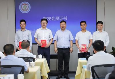 陕西新联会揭牌暨会长办公会在西安召开